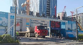 圍擋廠家、建筑施工圍擋圍深圳新材料產(chǎn)業(yè)大廈項(xiàng)目提供安全保障