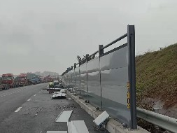 龍崗區防疫建設隔離醫院【旭東】鋼結構c款圍擋助力加速完成